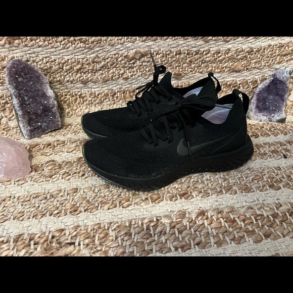 Nike Epic React (Be True Edition) - Picture 2 of 4